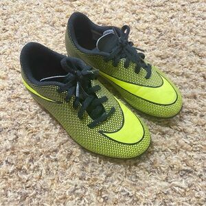 Nike Soccer Shoes Boys Size 1